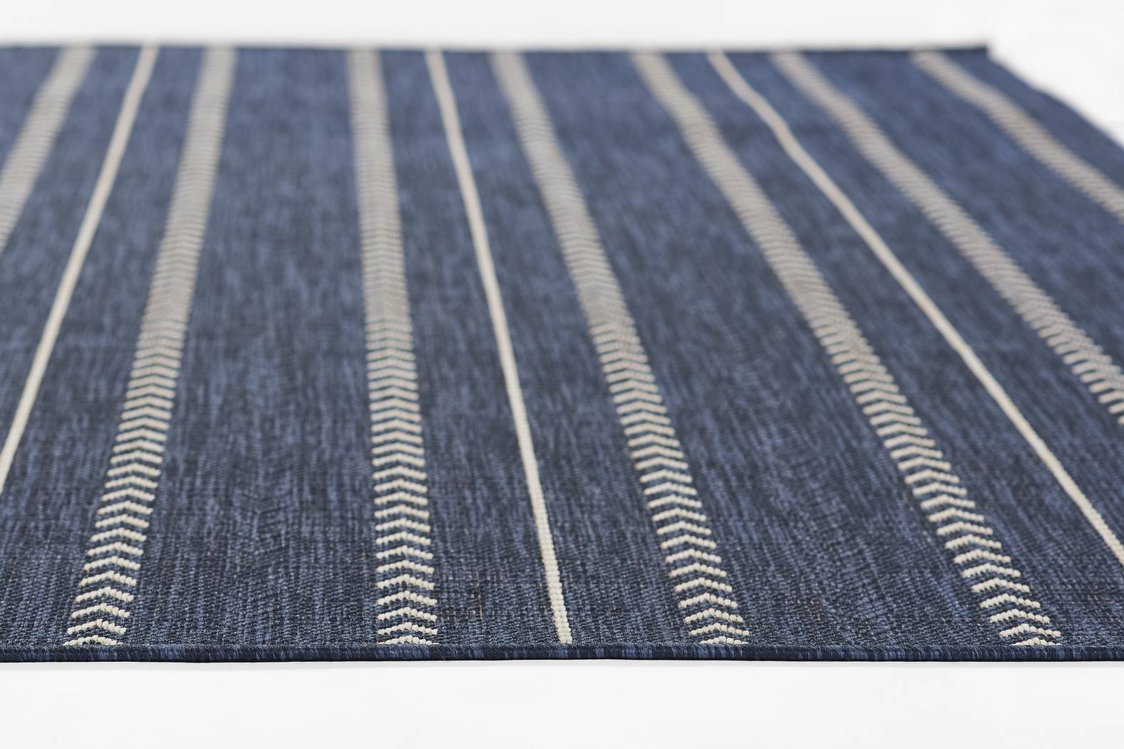 Mavi Navy 6'6 X 9' Indoor/Outdoor Rug - Thumbnail - Image 4