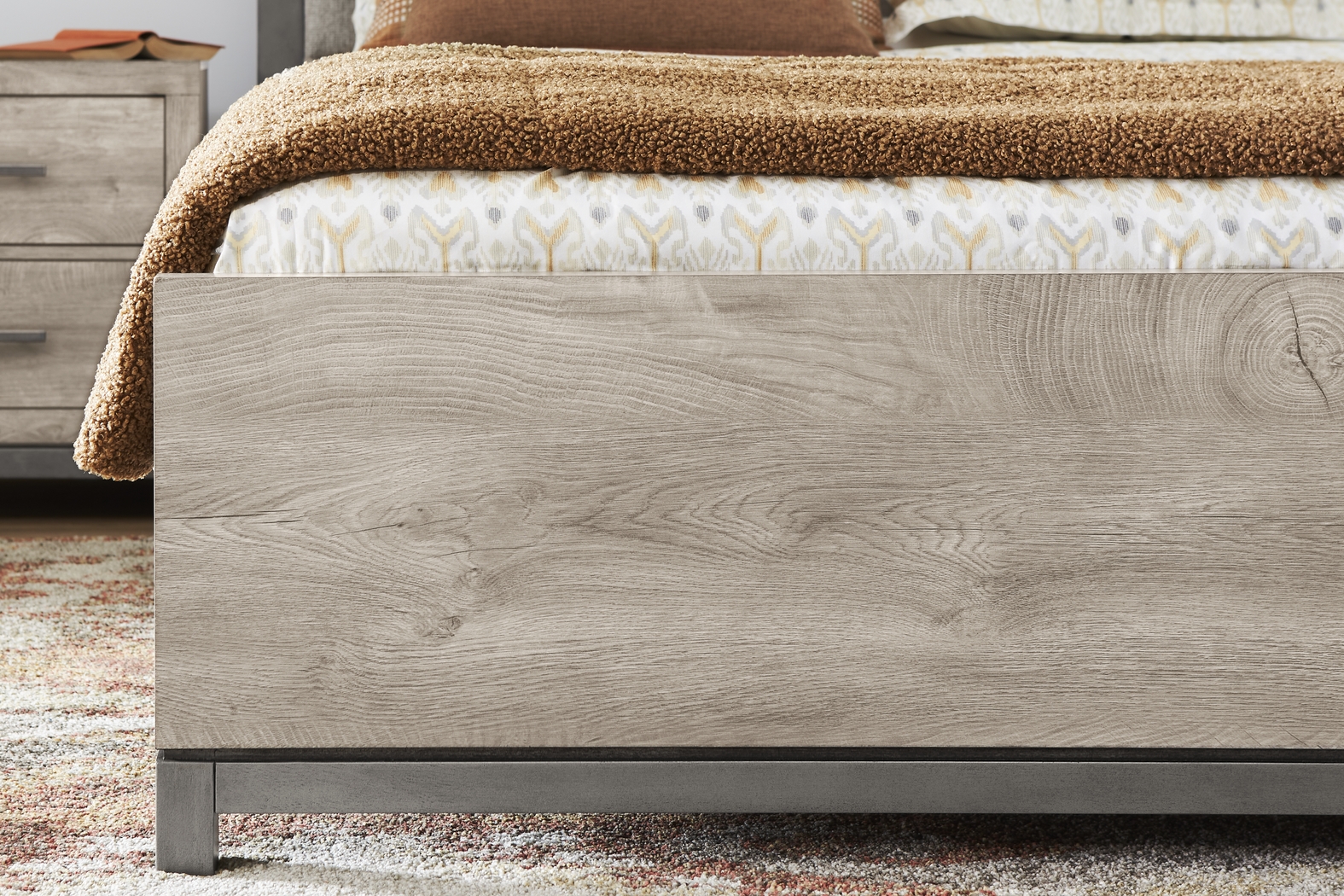 Maxton Place Gray 5 Pc Queen Bedroom - Thumbnail - Image 3