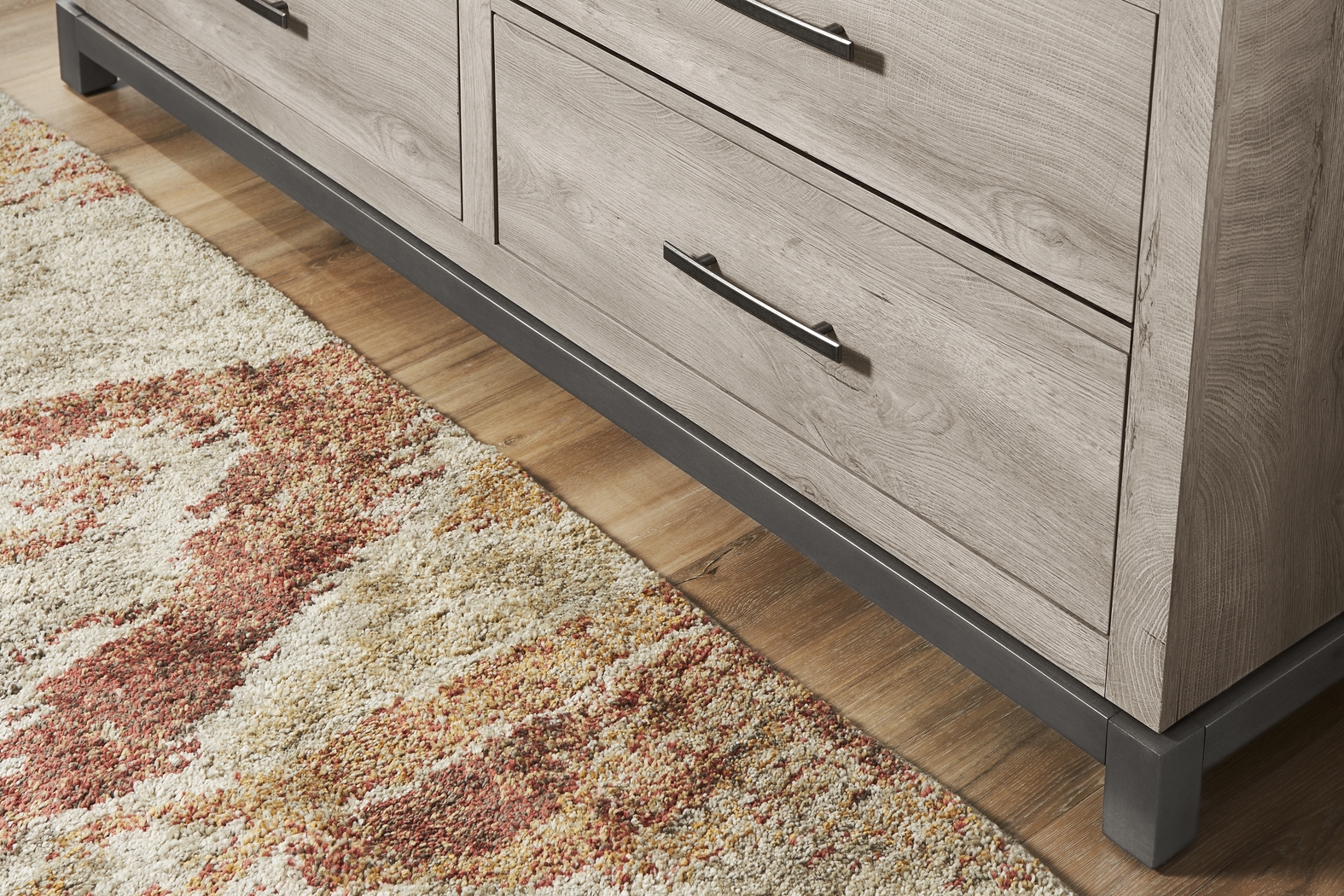 Maxton Place Gray 5 Pc Queen Bedroom - Thumbnail - Image 6