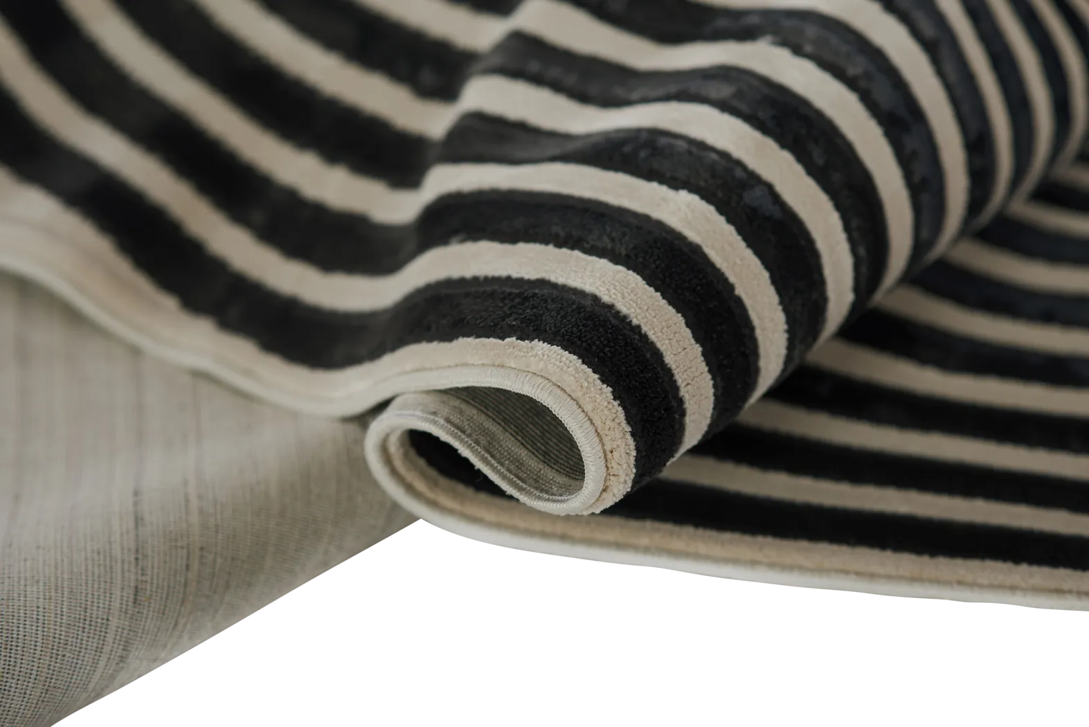 Mayzon Off-White 5'3 x 7'6 Rug - Thumbnail - Image 6