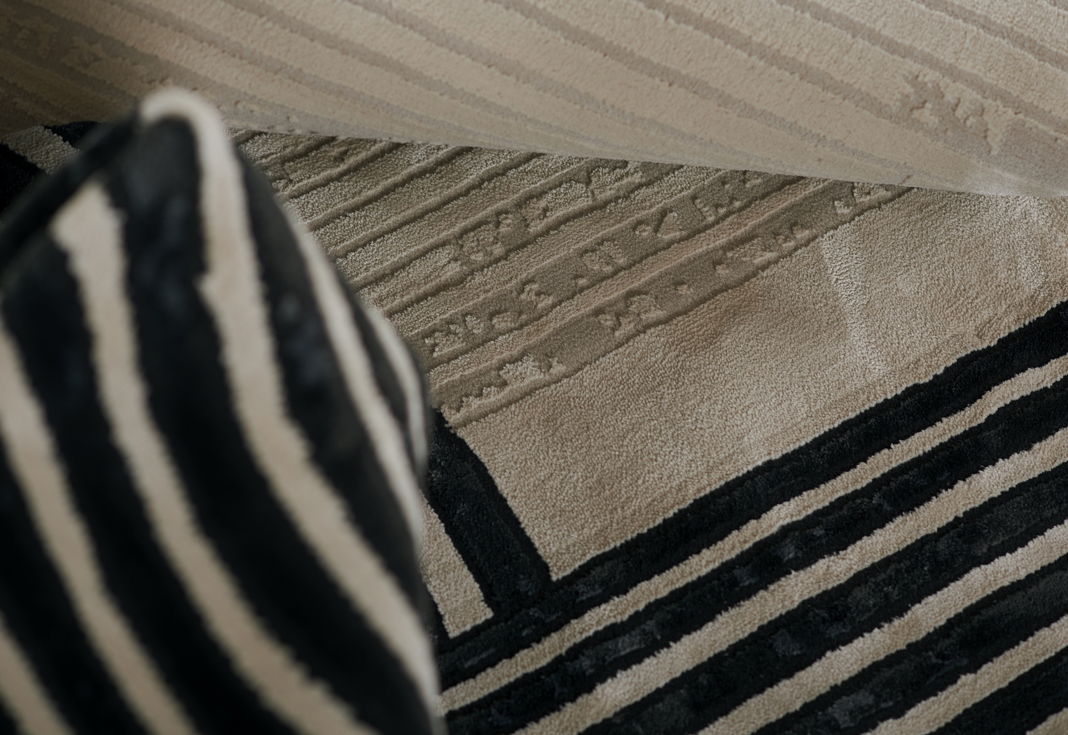 Mayzon Off-White 7'10 x 9'10 Rug - Thumbnail - Image 5