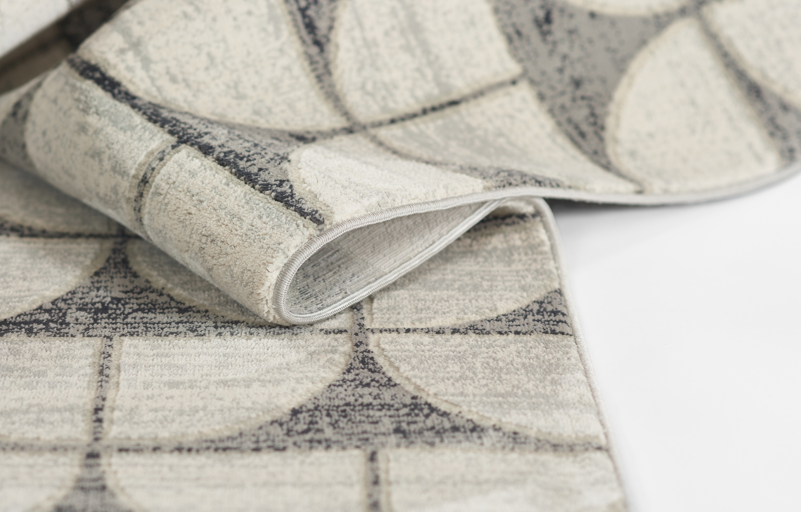 Mazen Black 3'10 x 5'7 Rug - Thumbnail - Image 8