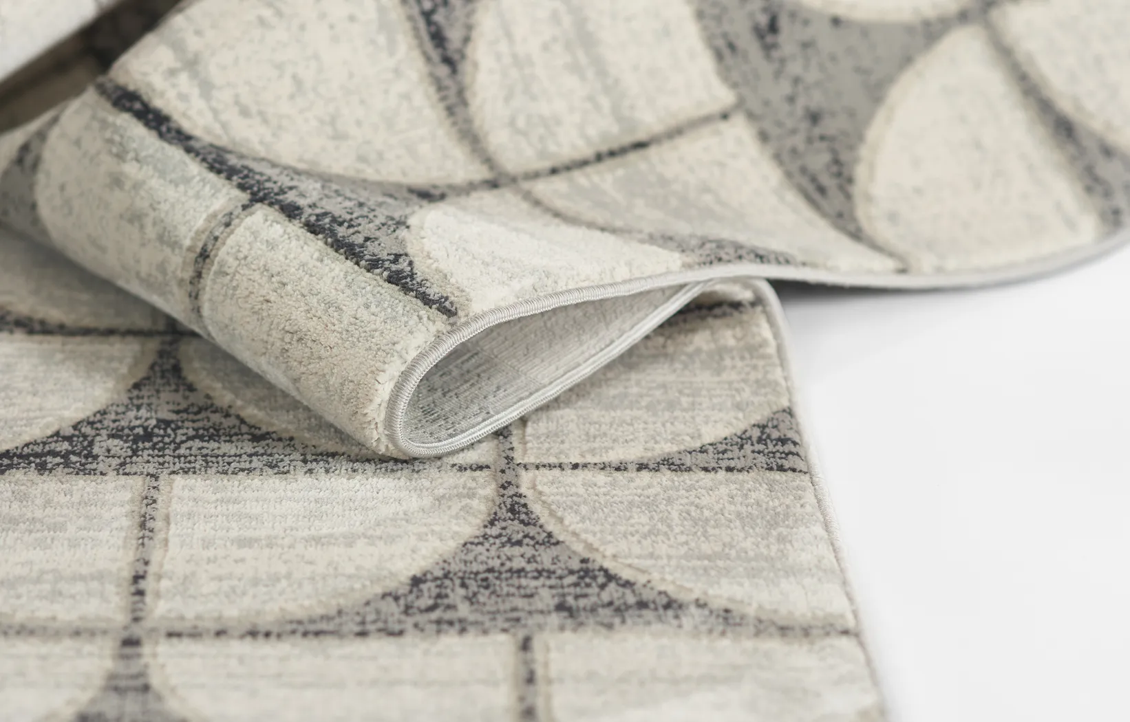 Mazen Black 5'1 x 7'7 Rug - Thumbnail - Image 8