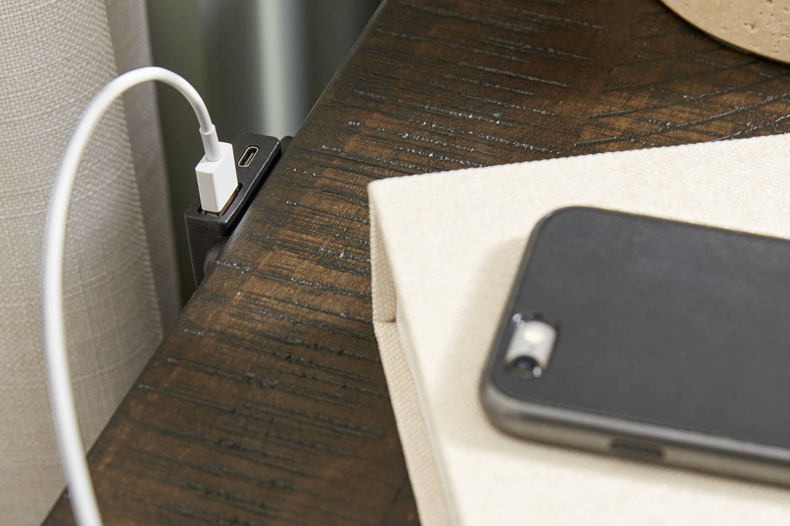 Mckinnon Dark Brown 5 Pc Queen Platform Bedroom - Thumbnail - Image 8