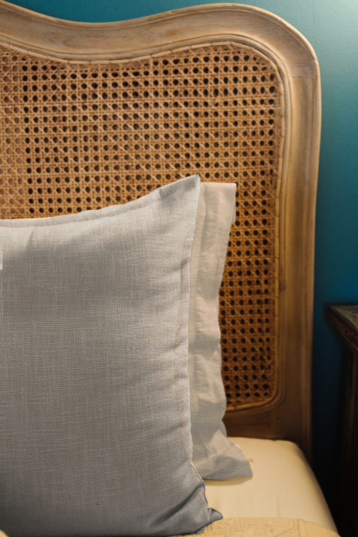 Melezio Beige Accent Pillow Set of 2 - Thumbnail - Image 5