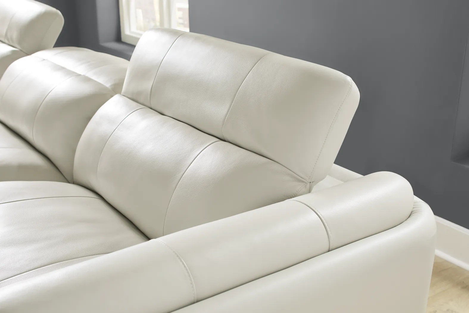 Meridien Ice Leather 6 Pc Dual Power Reclining Sectional - Thumbnail - Image 4