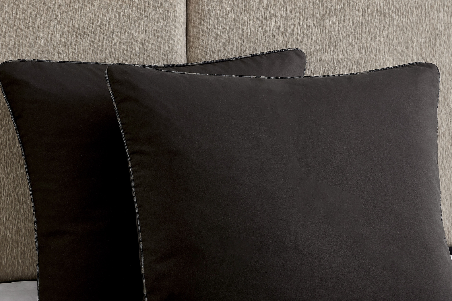 Meried Black 10 Pc King Comforter Set - Thumbnail - Image 4