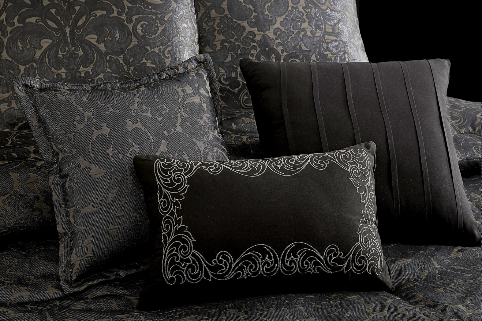 Meried Black 10 Pc King Comforter Set - Thumbnail - Image 6