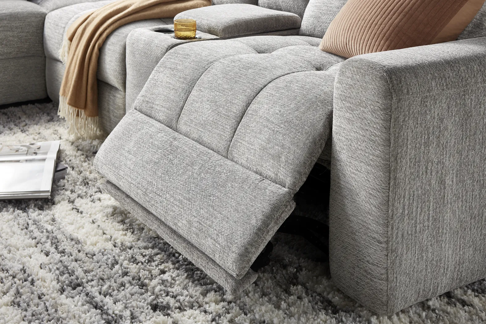 Meriwether Gray 7 Pc Power Slider Sectional - Image 14
