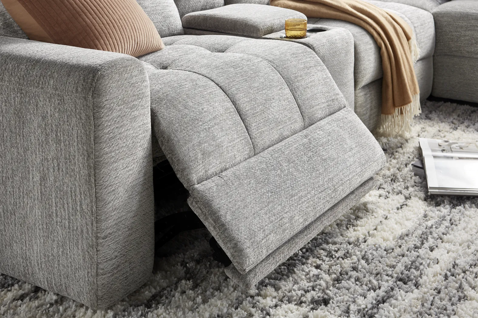 Meriwether Gray 7 Pc Power Slider Sectional - Image 14