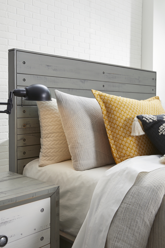 Merriwood Hills Gray 7 Pc King Panel Bedroom - Thumbnail - Image 3