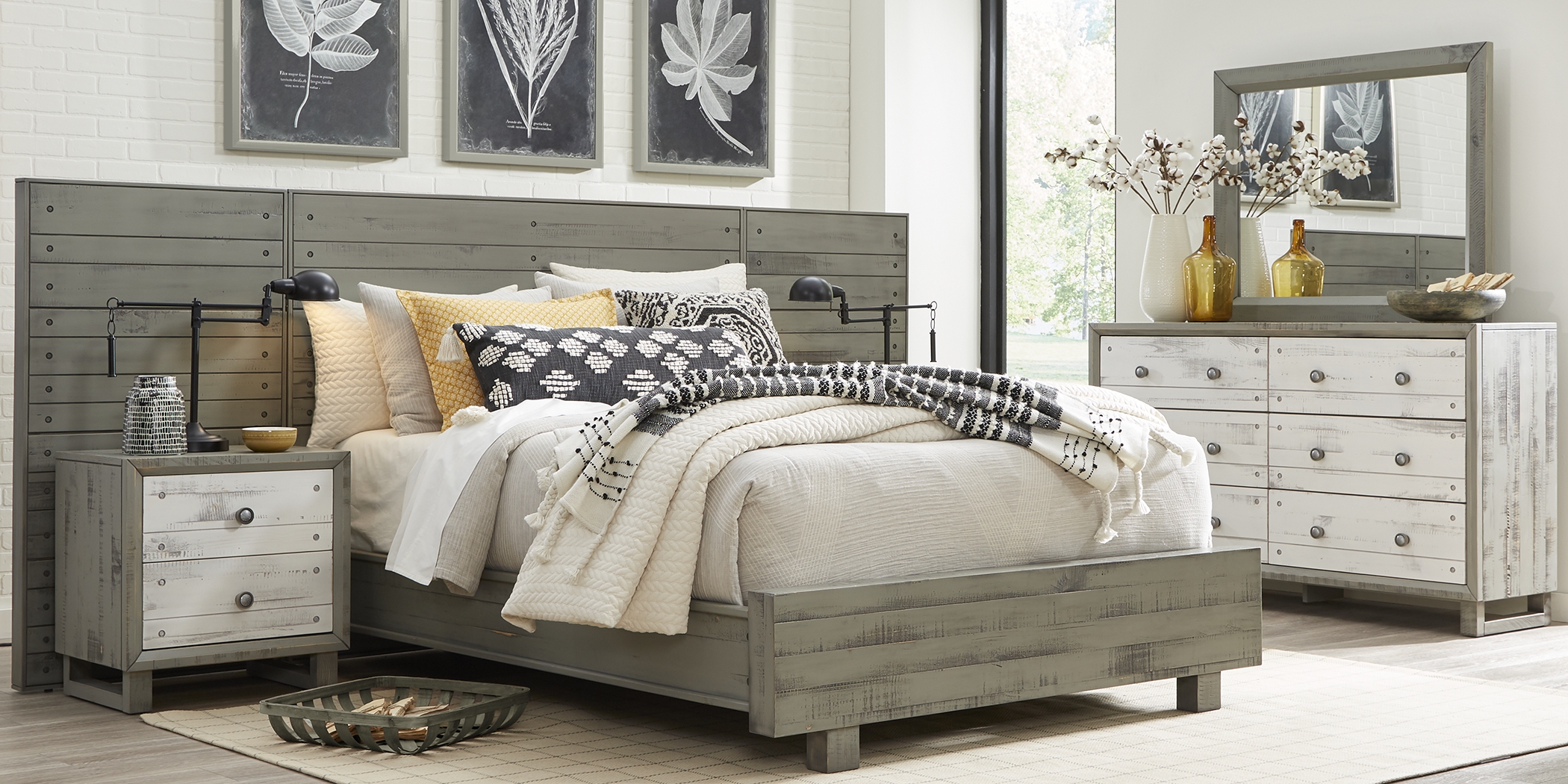 Merriwood Hills Gray 9 Pc Queen Wall Bedroom - Thumbnail - Image 2
