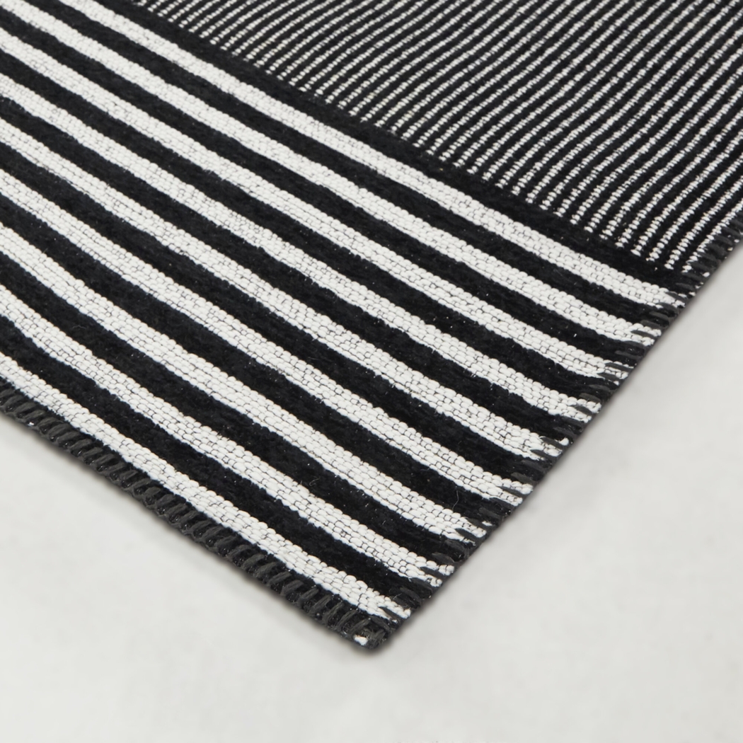 Metima Black 5'3 x 7' Area Rug - Thumbnail - Image 3