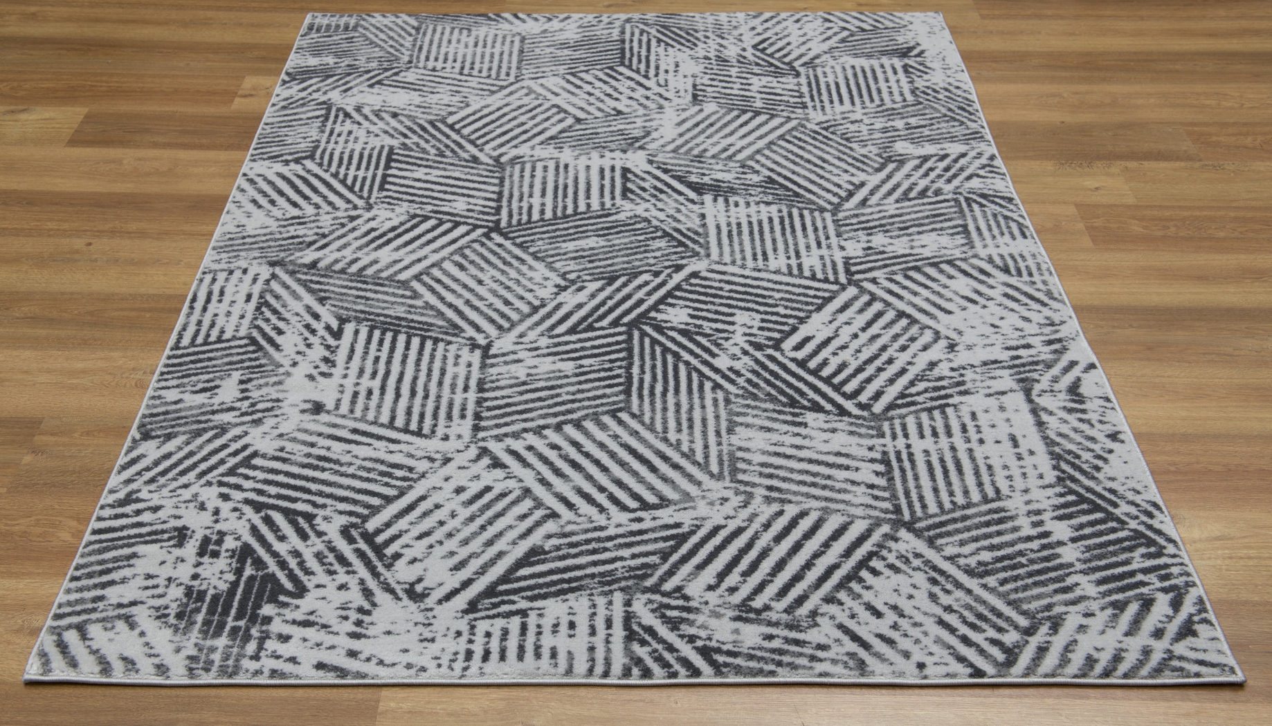 Midsomer Gray 5' x 7' Rug - Thumbnail - Image 2