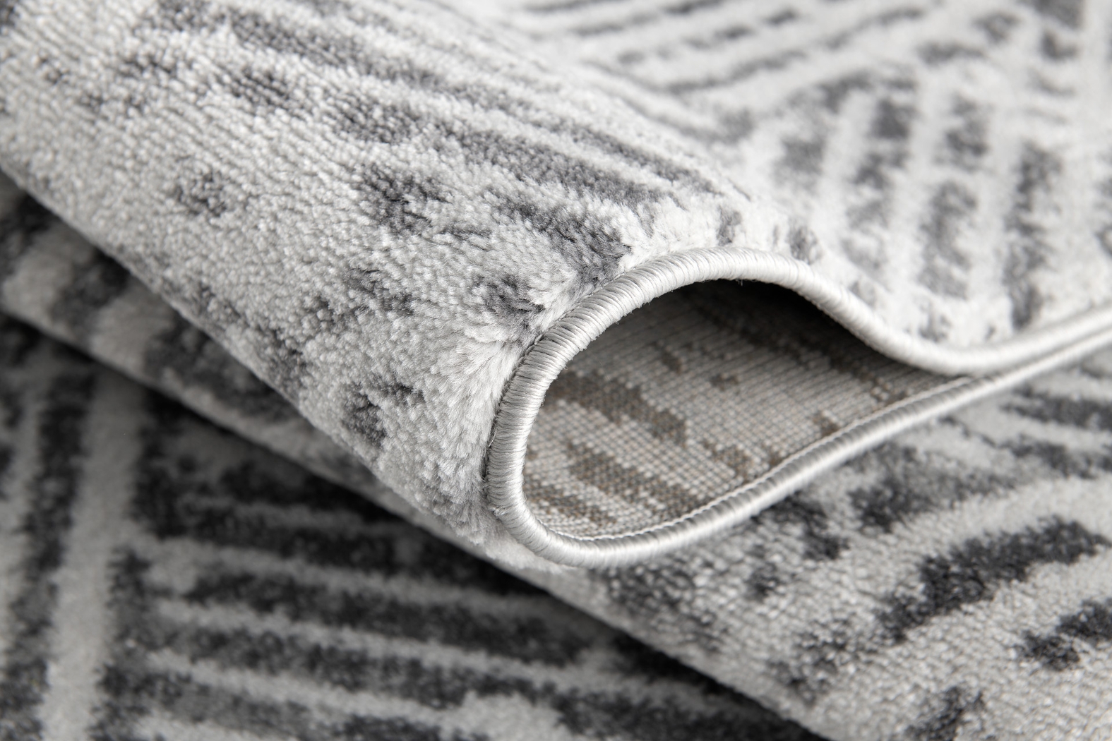 Midsomer Gray 5' x 7' Rug - Thumbnail - Image 3