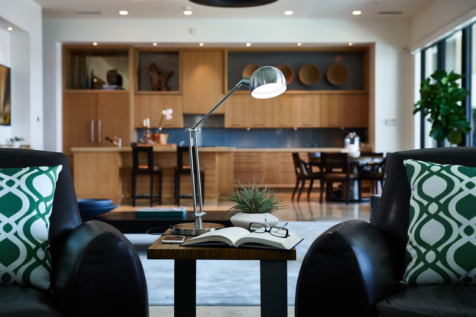 Milan Lane Nickel Lamp - Thumbnail - Image 4