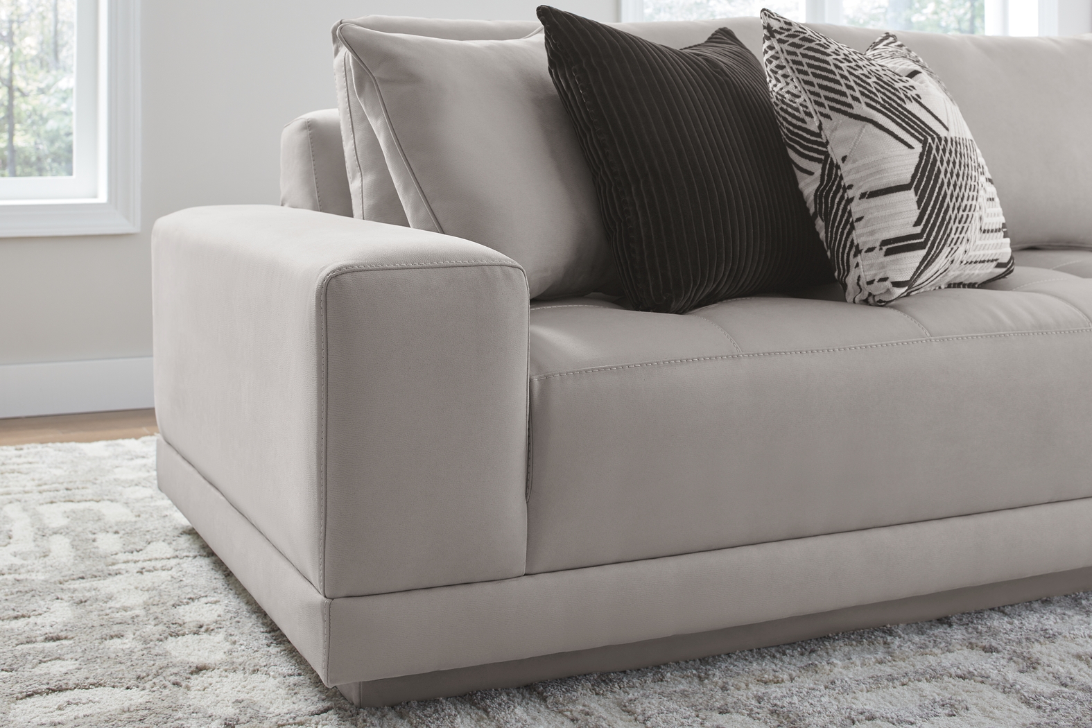 Milano Platinum 4 Pc Sectional - Thumbnail - Image 4