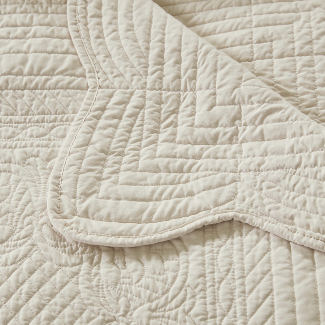 Millaudon Cream Throw Blanket - Thumbnail - Image 3