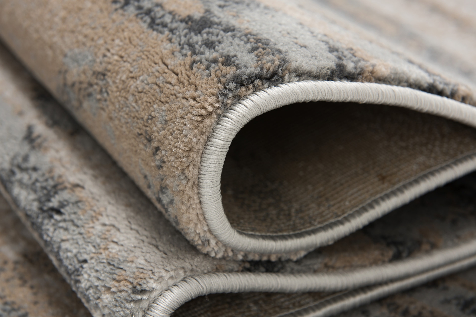 Millinden Beige 5' x 7' Rug - Thumbnail - Image 3