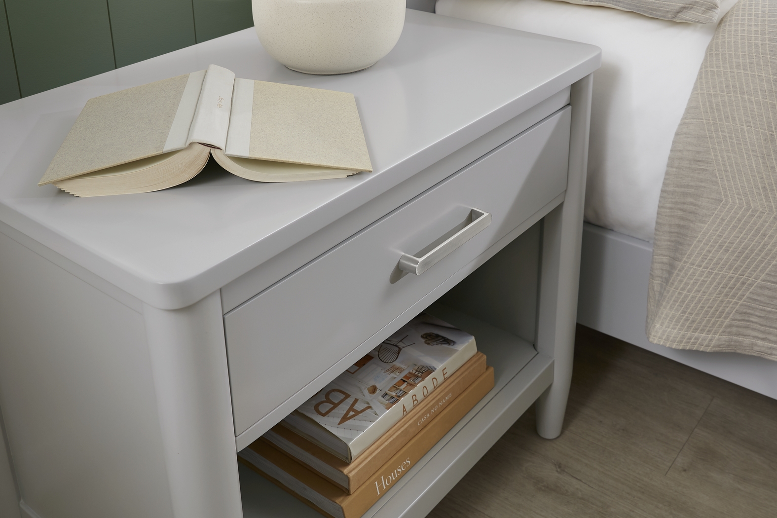 Modern Villa Light Gray 7 Pc King Panel Bedroom - Thumbnail - Image 9