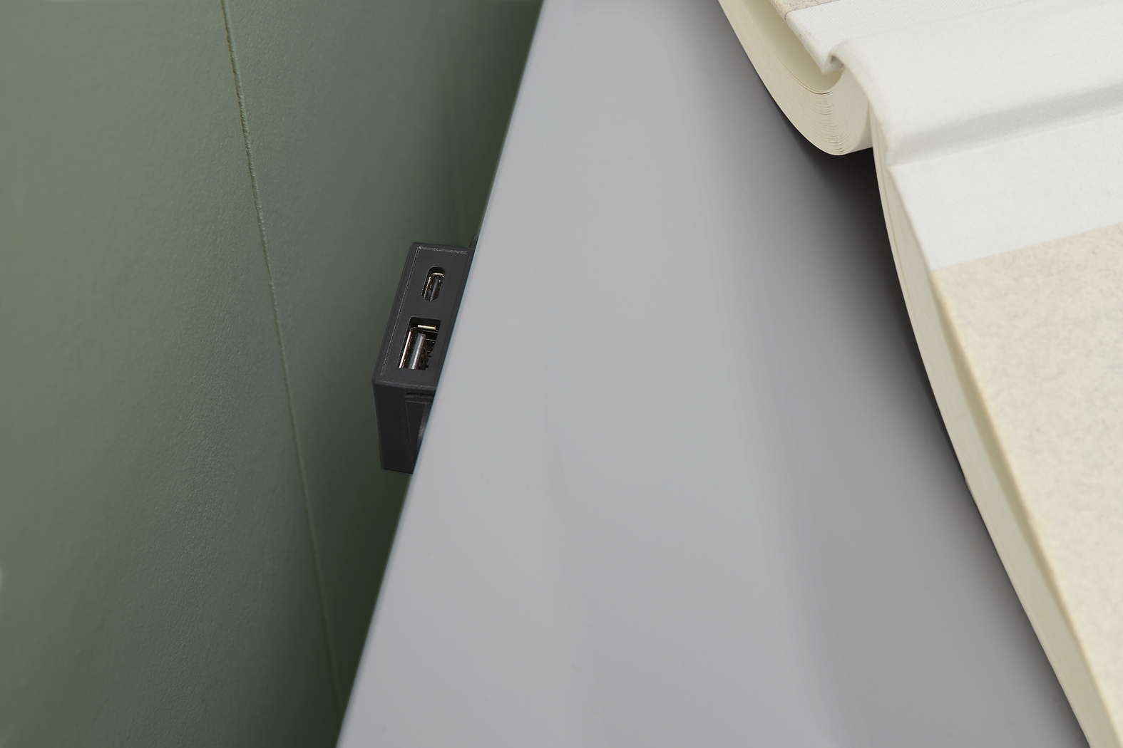 Modern Villa Light Gray 7 Pc King Panel Bedroom - Thumbnail - Image 10