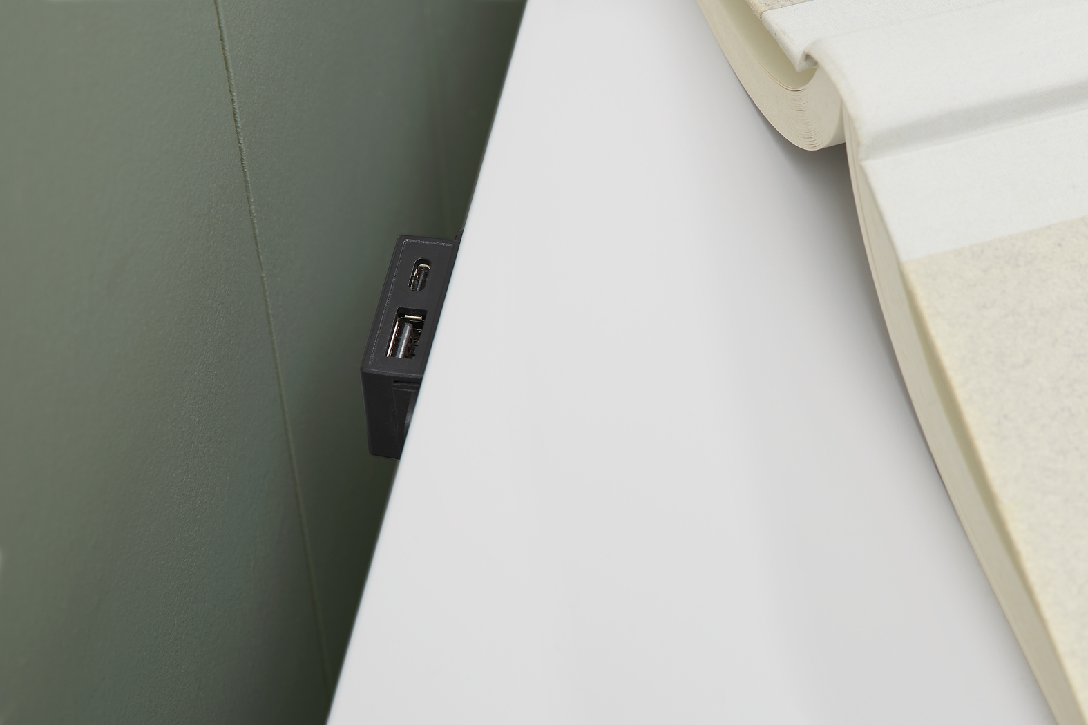 Modern Villa White Nightstand - Thumbnail - Image 4