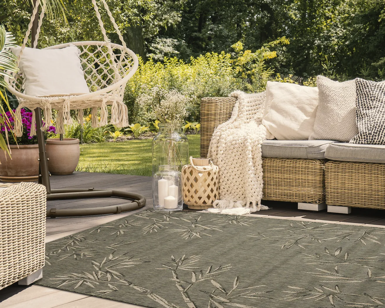 Montdover Green 6'6 x 9'4 Indoor/Outdoor Rug - Thumbnail - Image 3