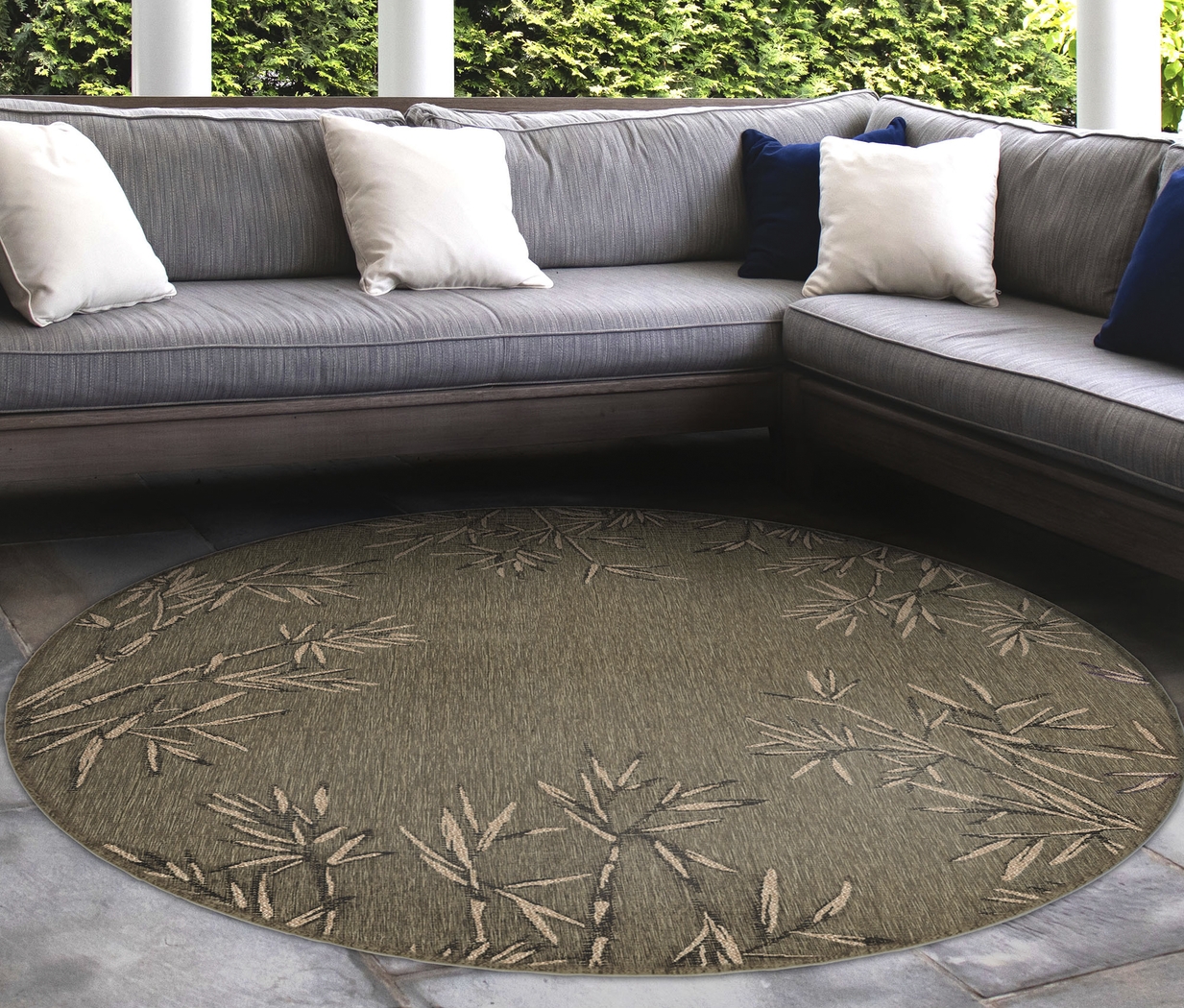 Montdover Green 7'10 Round Indoor/Outdoor Rug - Thumbnail - Image 2