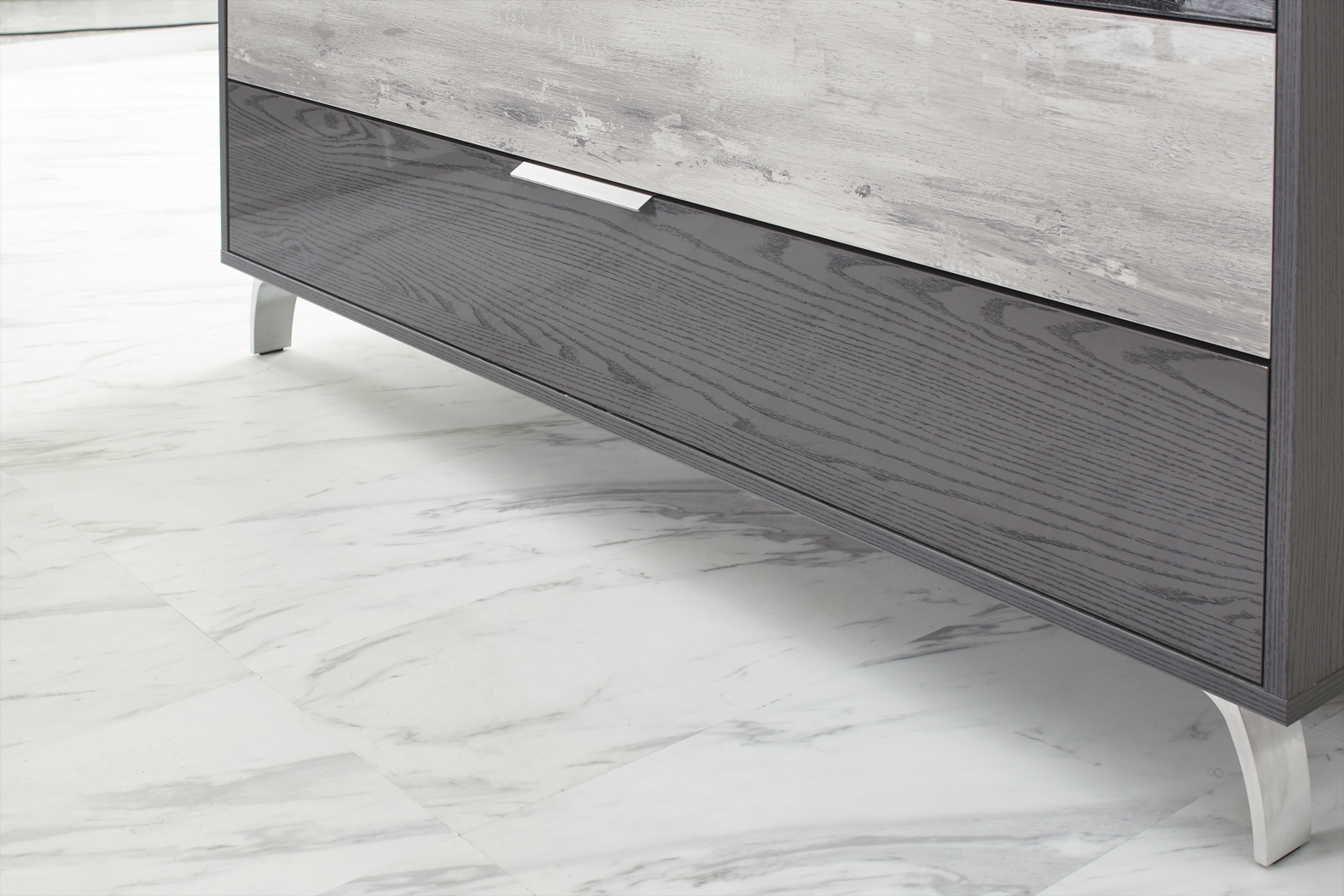 Montella Manor Gray Dresser - Thumbnail - Image 2