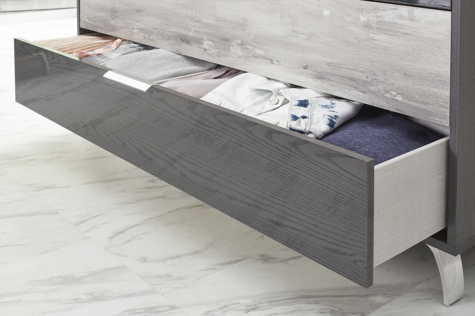 Montella Manor Gray Dresser - Thumbnail - Image 3