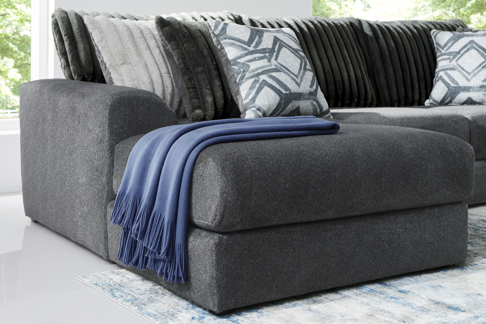 Moreau Street Black 5 Pc Sectional Living Room - Thumbnail - Image 4