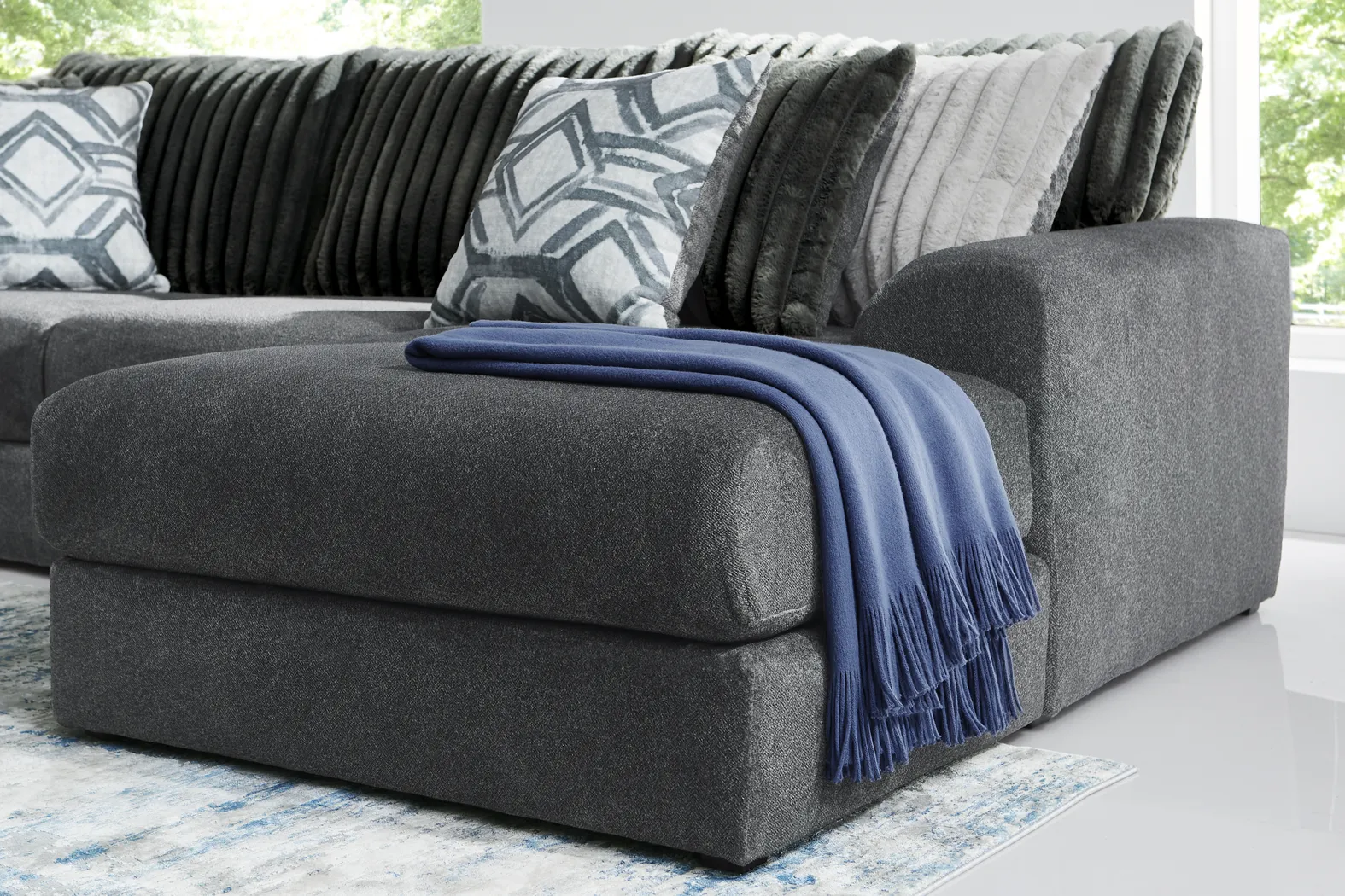 Moreau Street Black 5 Pc Sectional Living Room - Thumbnail - Image 2