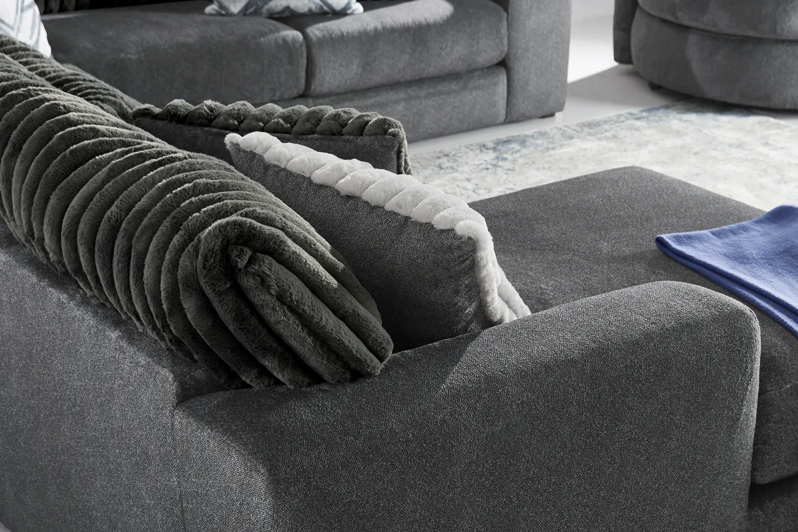 Moreau Street Black 6 Pc Sectional Living Room - Thumbnail - Image 2