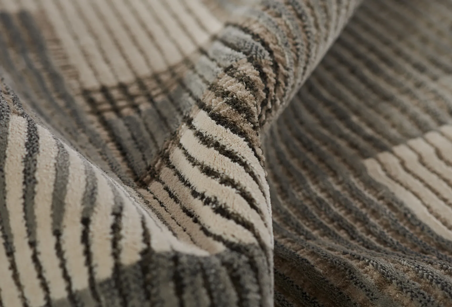 Morgn Gray 3'11 x 5'7 Rug - Thumbnail - Image 8