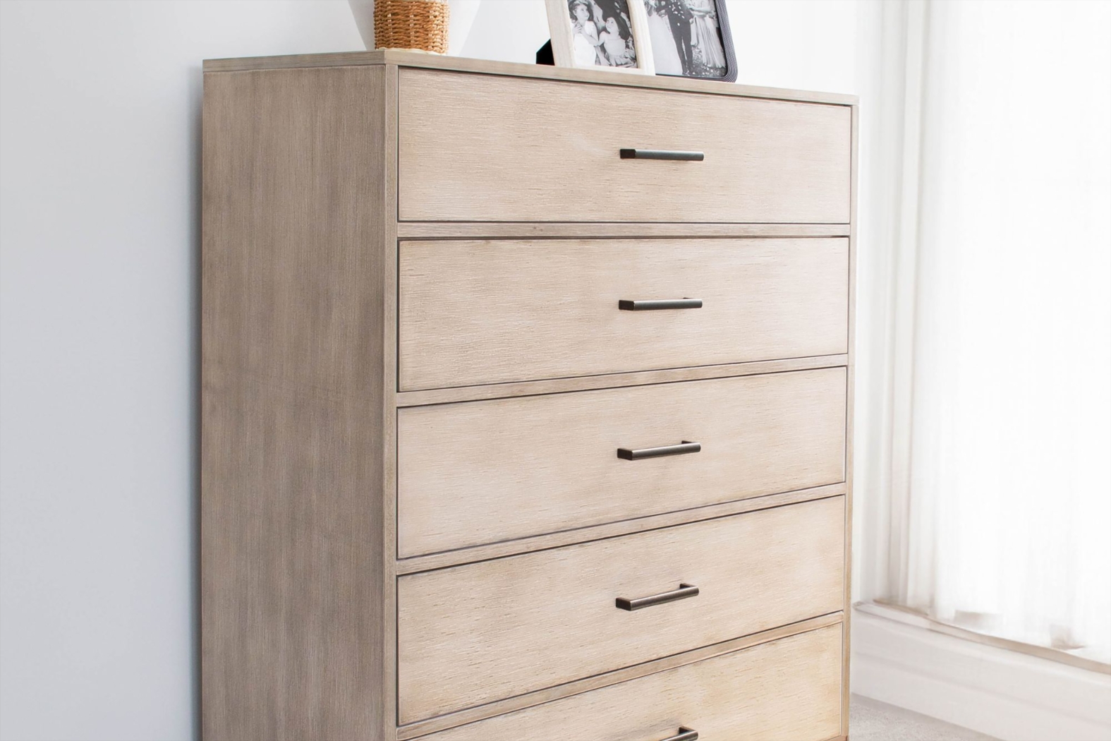 Natoma Gray 5-Drawer Chest - Thumbnail - Image 7