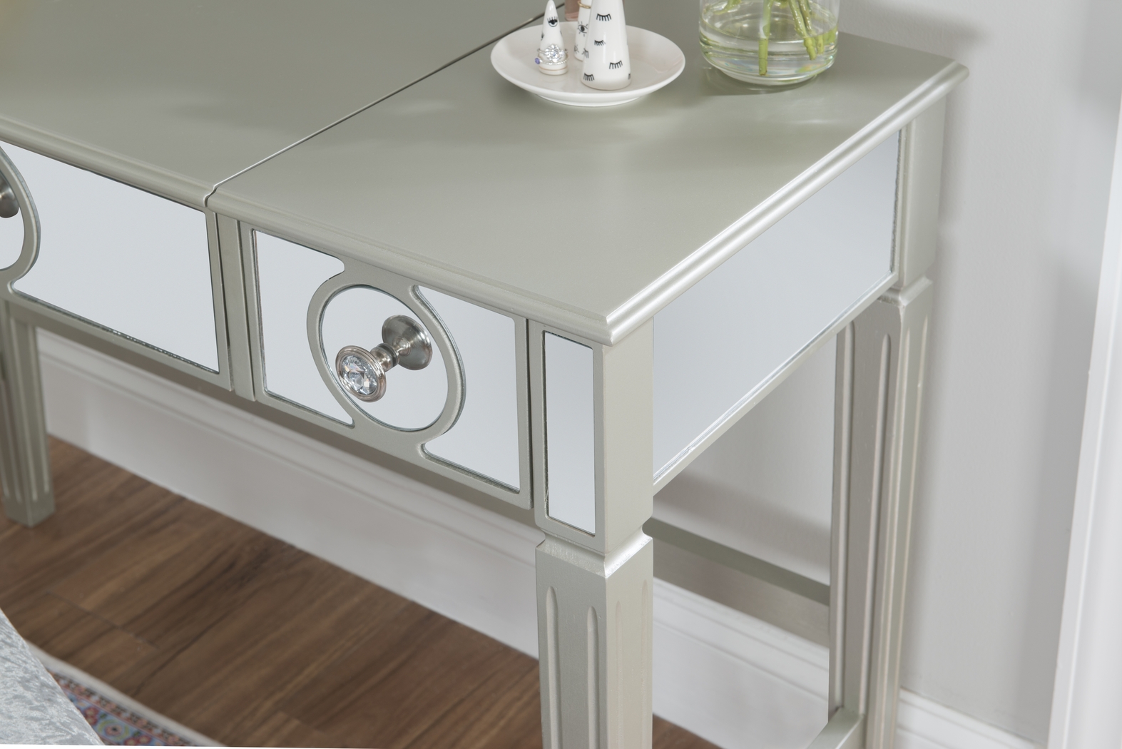 Nayllor Gray Vanity Set - Thumbnail - Image 17