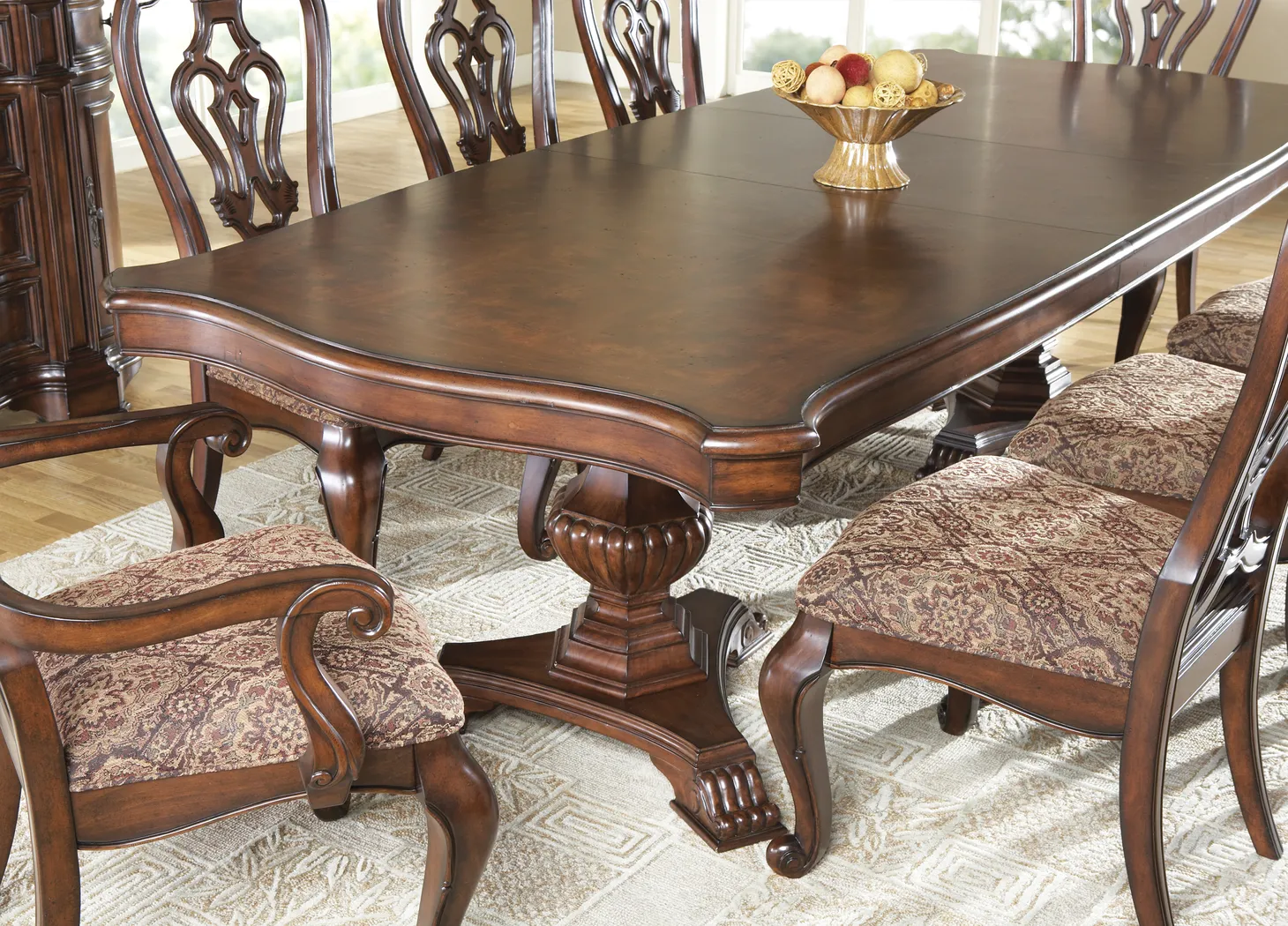 New England Pedestal Dining Table - Thumbnail - Image 2