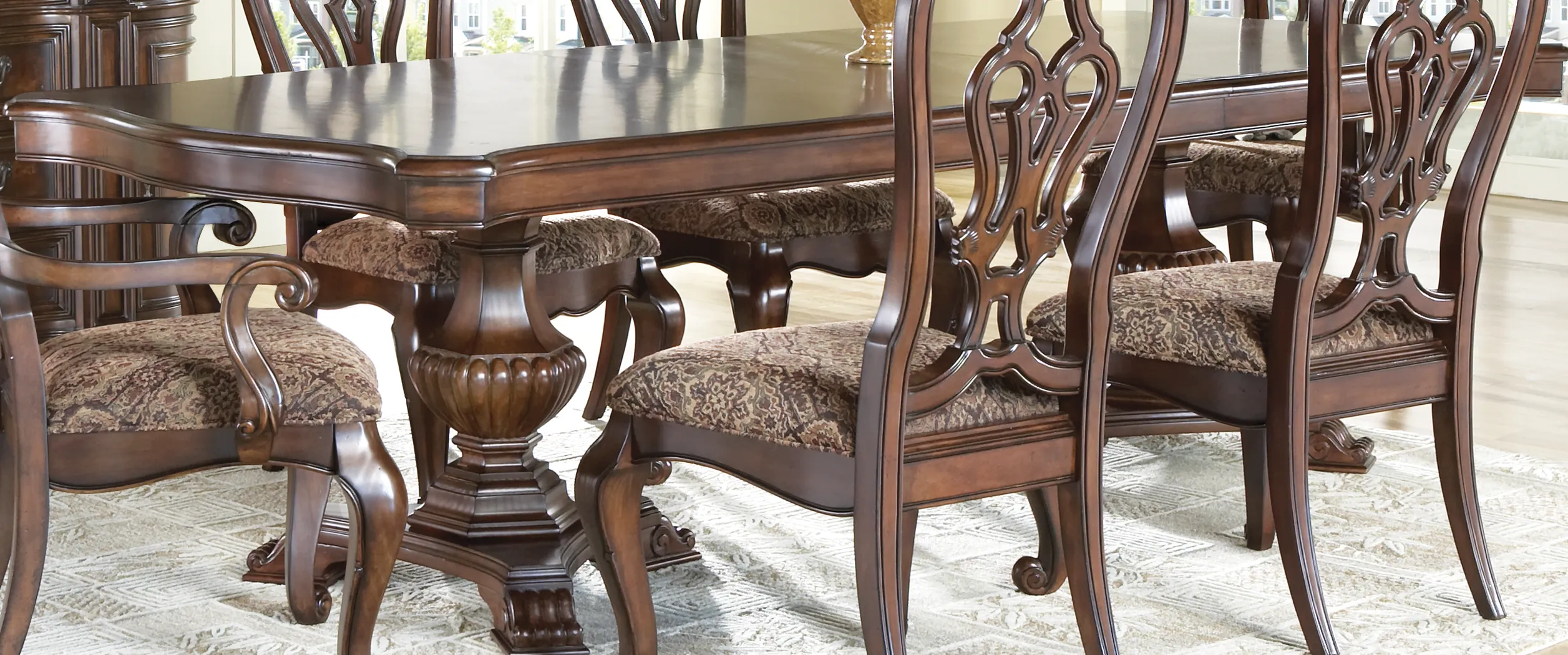 New England Pedestal Dining Table - Thumbnail - Image 1