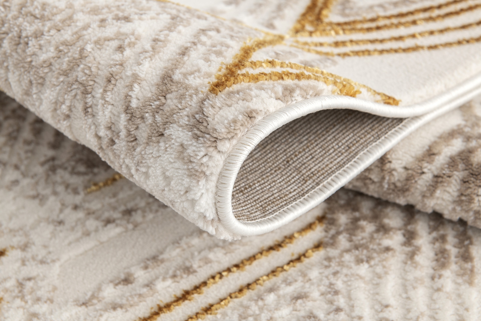 Newcombe Beige 5'3 x 7'6 Rug - Thumbnail - Image 3