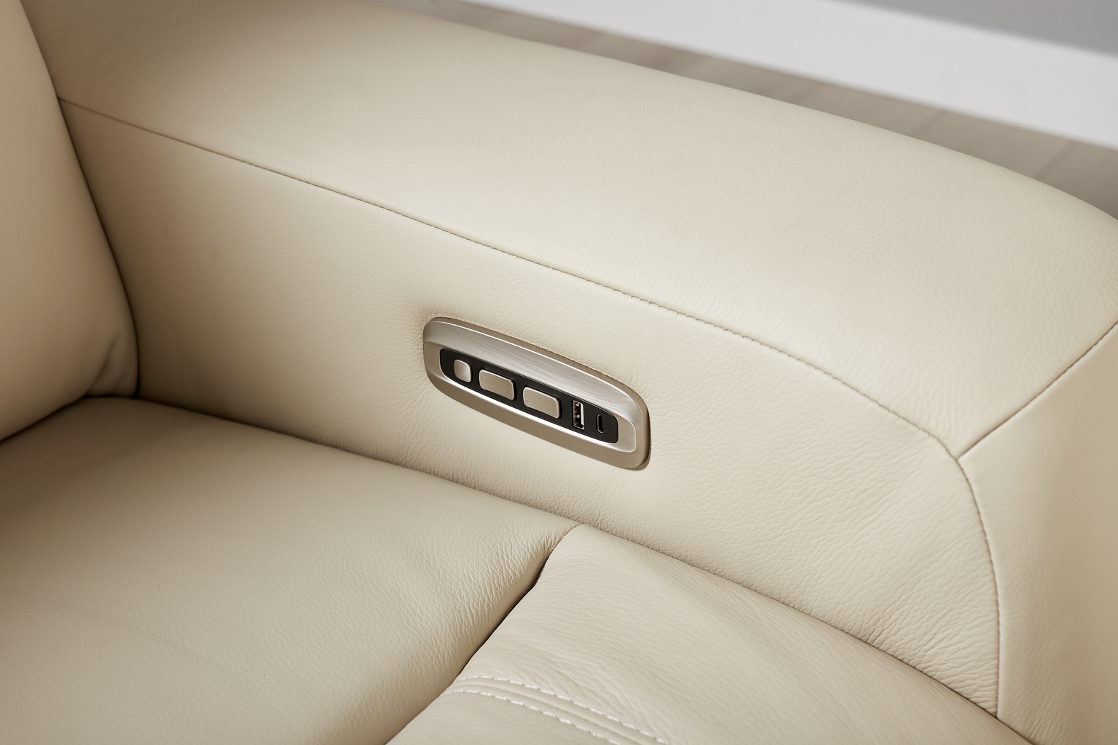 Newport Almond Leather 9 Pc Dual Power Reclining Sectional Living Room - Thumbnail - Image 8