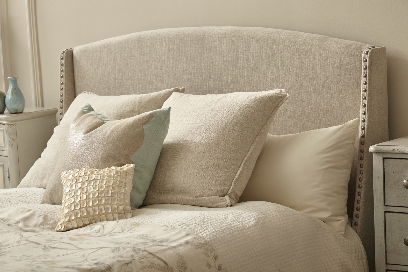 Niemann Beige Queen Upholstered Bed - Thumbnail - Image 5