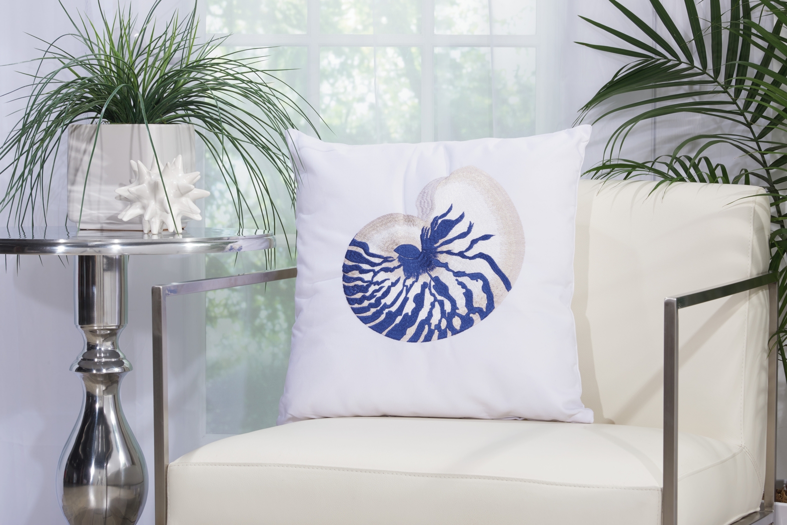 Nieven White Indoor/Outdoor Accent Pillow - Thumbnail - Image 2