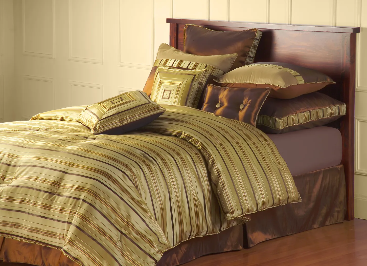 Night Life 10 Pc King Comforter Set - Thumbnail - Image 1