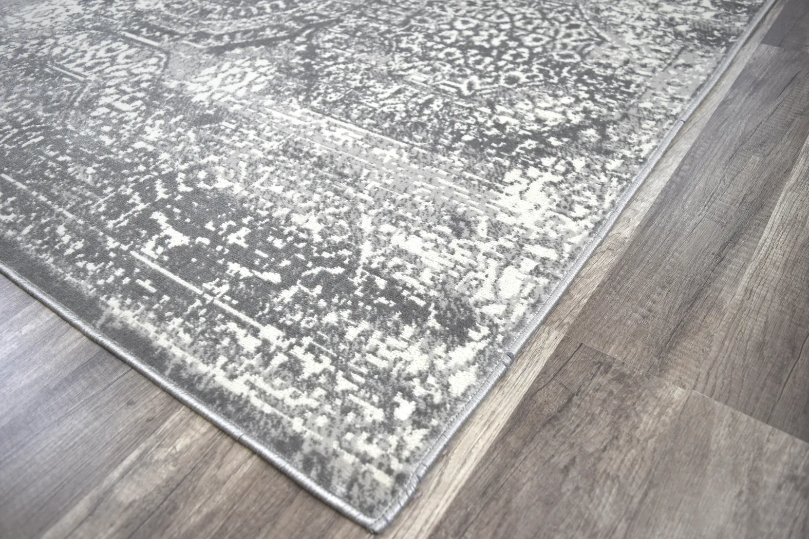 Nijel Silver 5'1 x 7' Rug - Thumbnail - Image 2