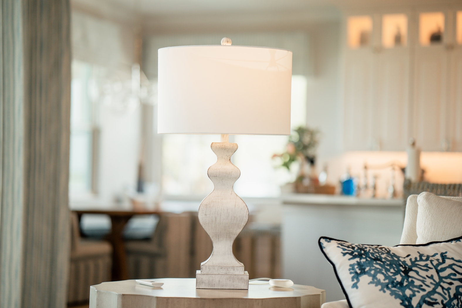 Noakes Bay White Lamp, Set of 2 - Thumbnail - Image 2