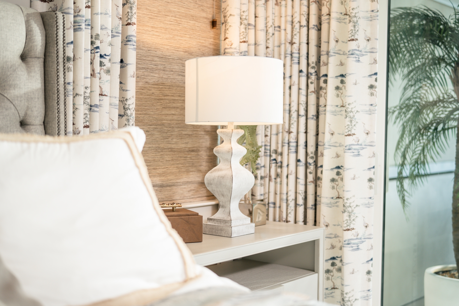 Noakes Bay White Lamp, Set of 2 - Thumbnail - Image 6