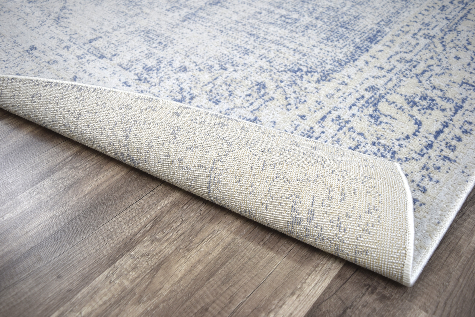 CosmoLiving By Cosmopolitan Noria Light Blue 8' x 10' Rug - Thumbnail - Image 2