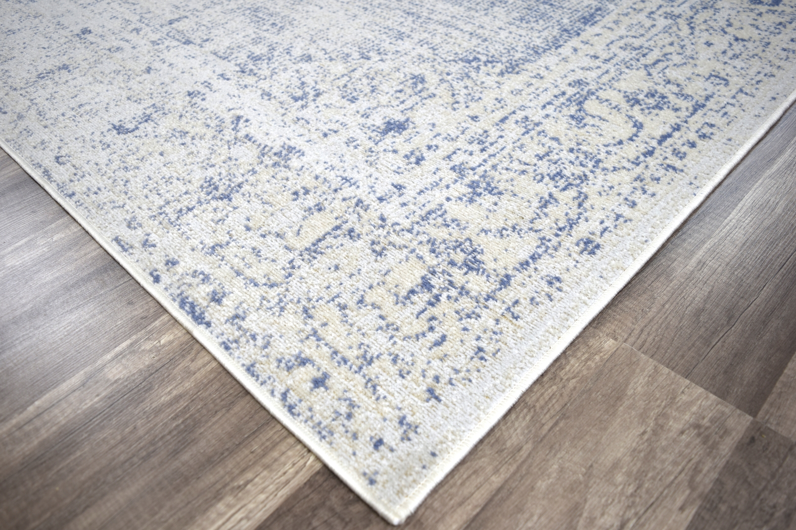 CosmoLiving By Cosmopolitan Noria Light Blue 8' x 10' Rug - Thumbnail - Image 4