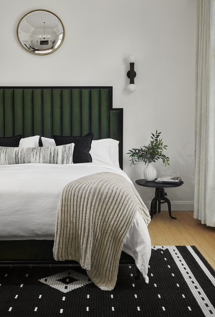 Novo Black 5'3 x 7'6 Rug - Thumbnail - Image 2