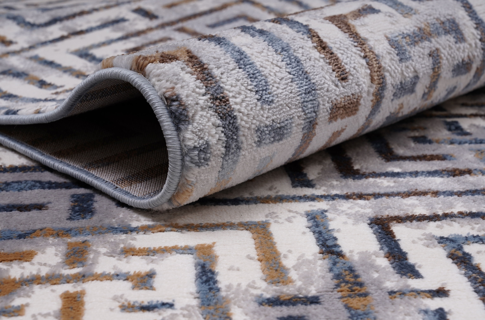 Nyewood Gray 5'3 x 7'6 Rug - Thumbnail - Image 4